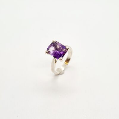 R0216 Silver Ring Amethyst 6.5 Carat